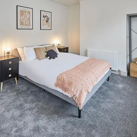 Host & - Clifton House *