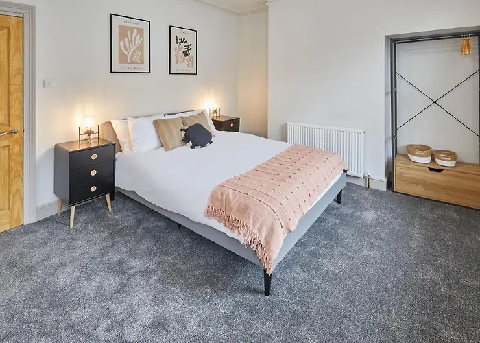 Host & - Clifton House *