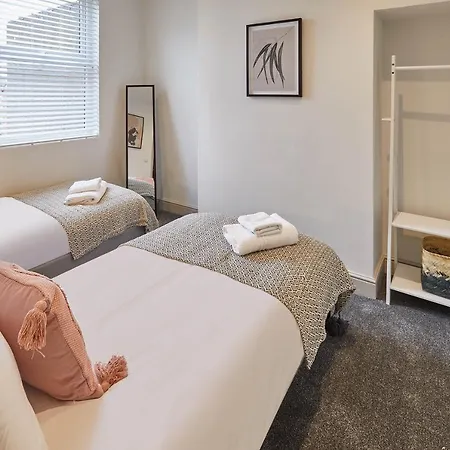 Host & - Clifton House *