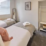 Host & - Clifton House *