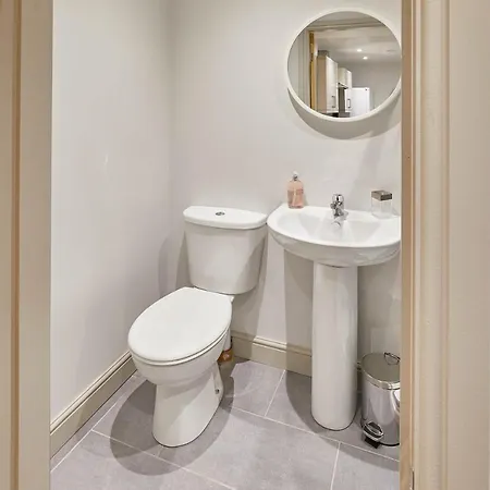 Host & - Clifton House 度假居 *