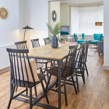 Host & - Clifton House Holiday home *